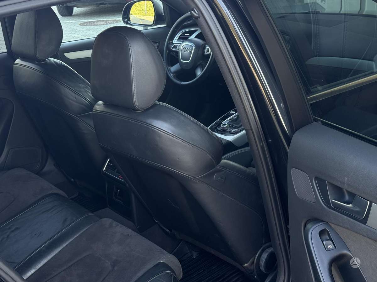 Audi A4 2010 — photo 9