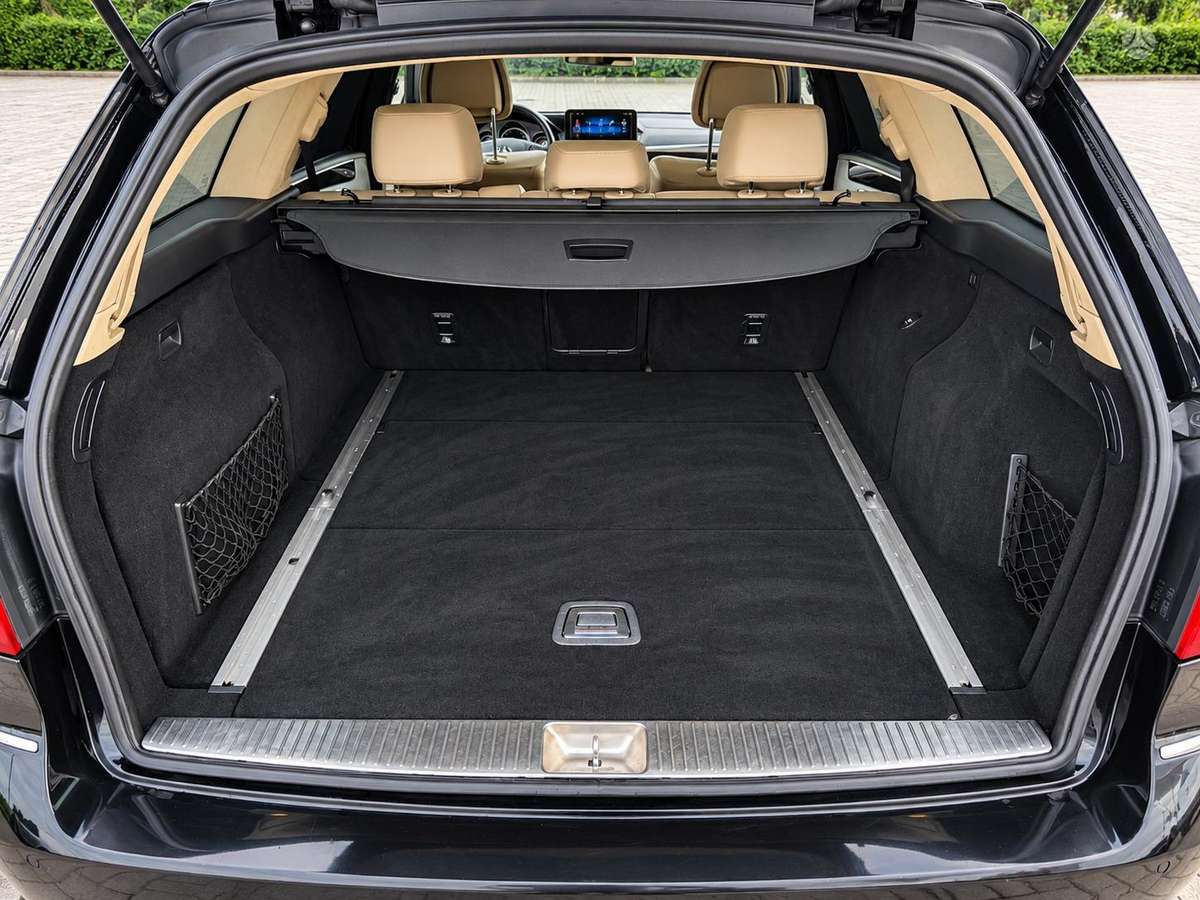 Mercedes-Benz E350 2011 — photo 10