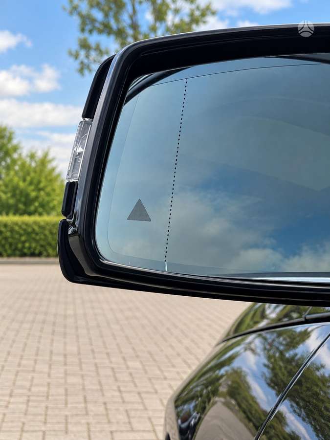 Mercedes-Benz E350 2011 — photo 11