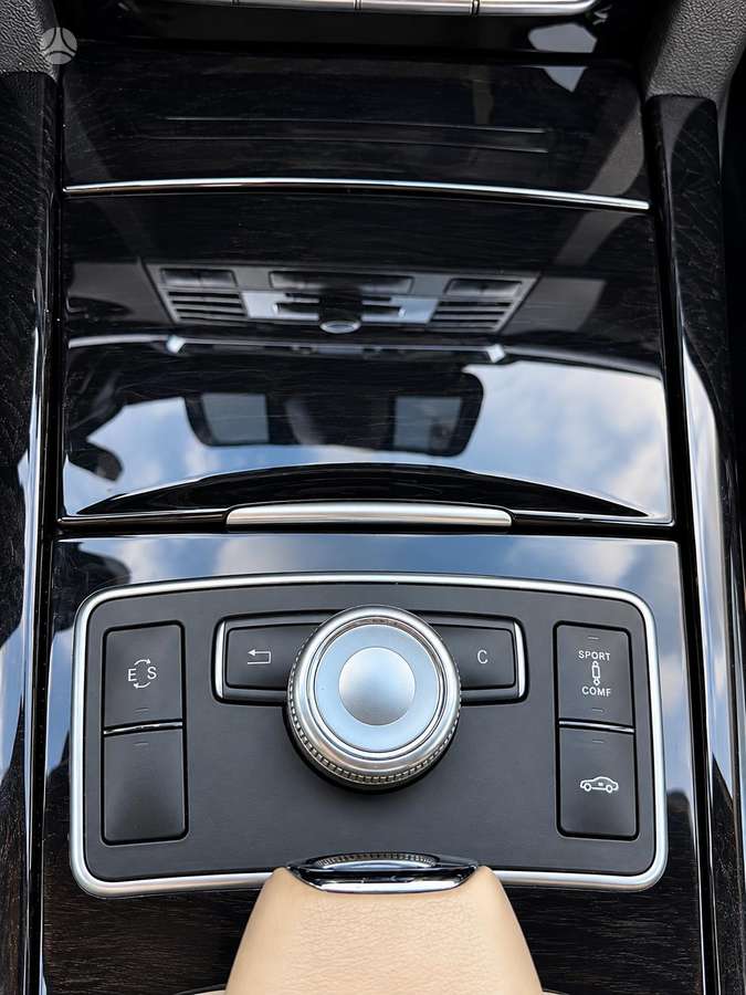 Mercedes-Benz E350 2011 — photo 12