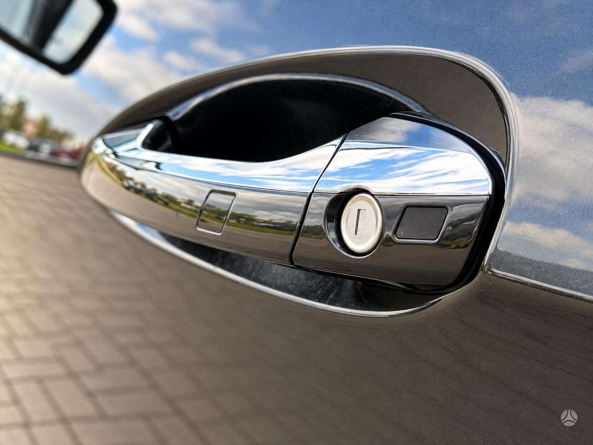 Mercedes-Benz E350 2011 — photo 15