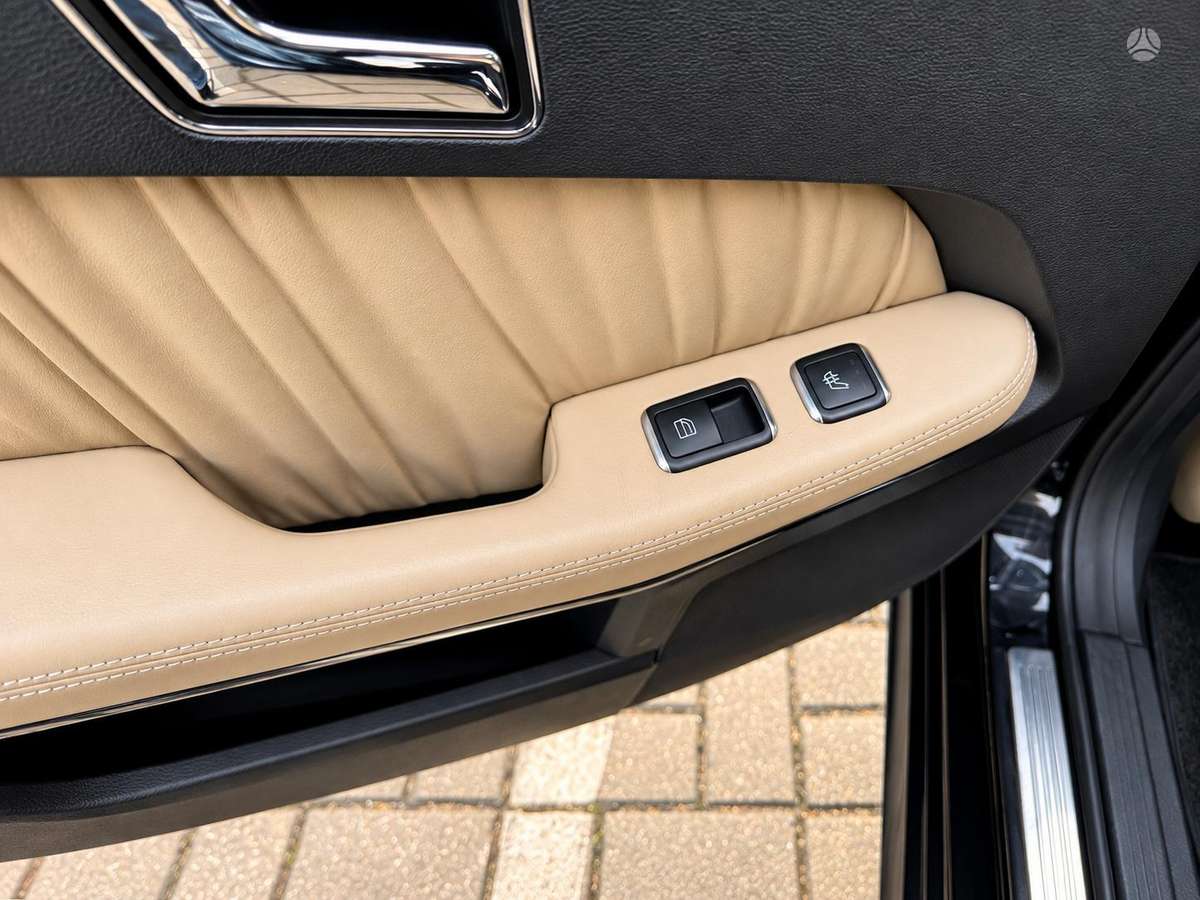 Mercedes-Benz E350 2011 — photo 16