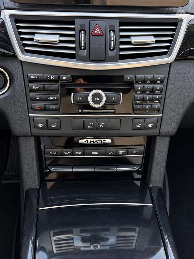 Mercedes-Benz E350 2011 — photo 9