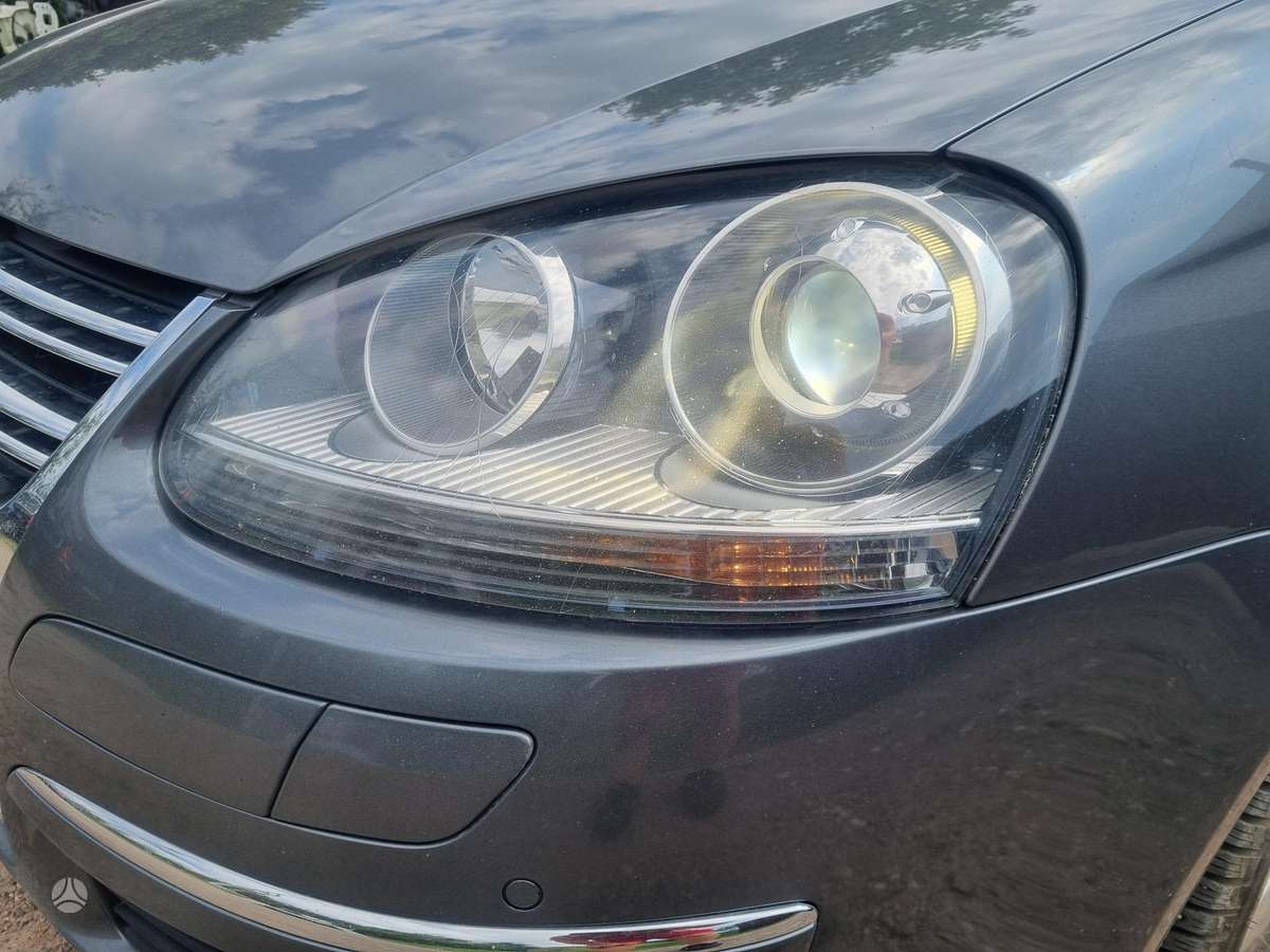 Volkswagen Golf 2009 — салон