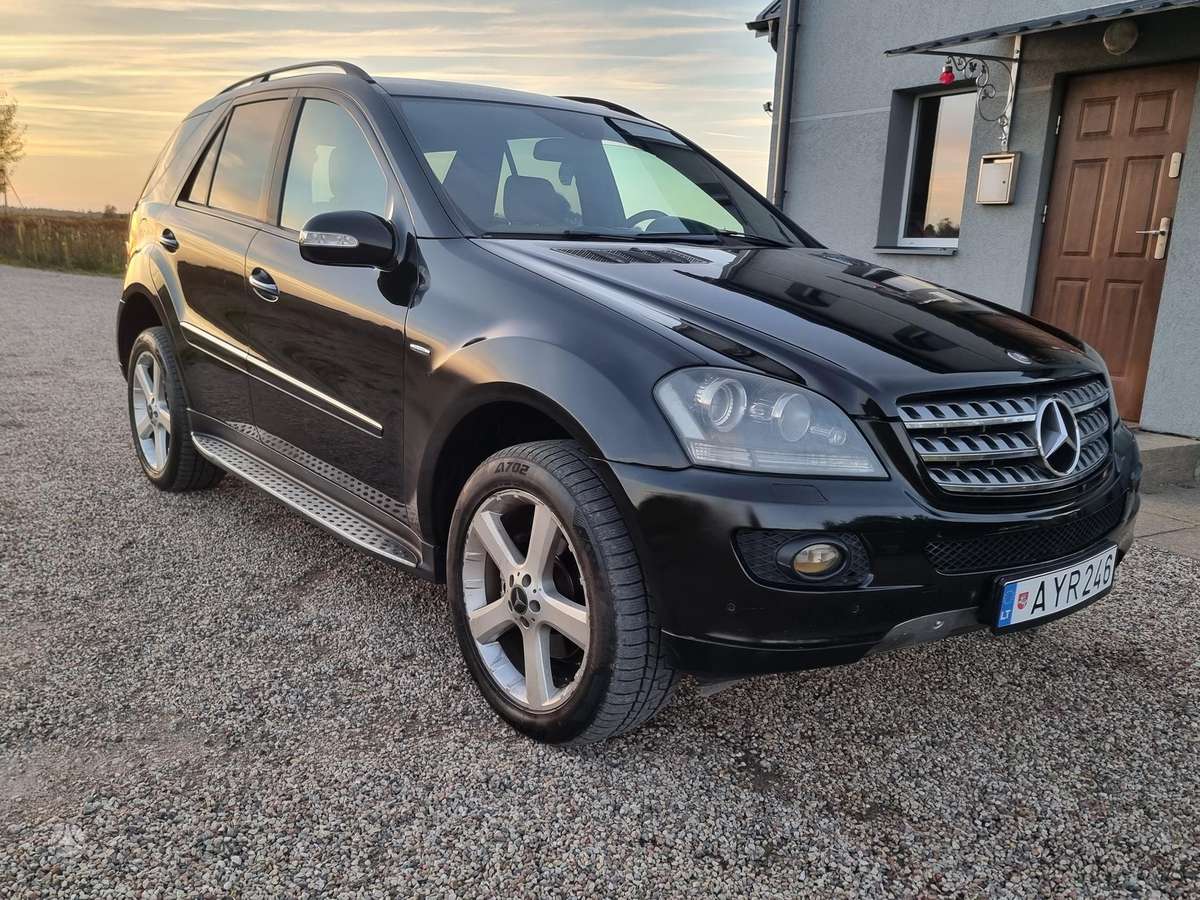Mercedes-Benz ML320 2008 — rear view