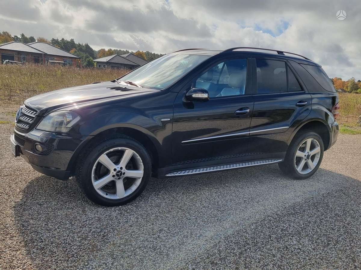 Mercedes-Benz ML320 2008 — interior