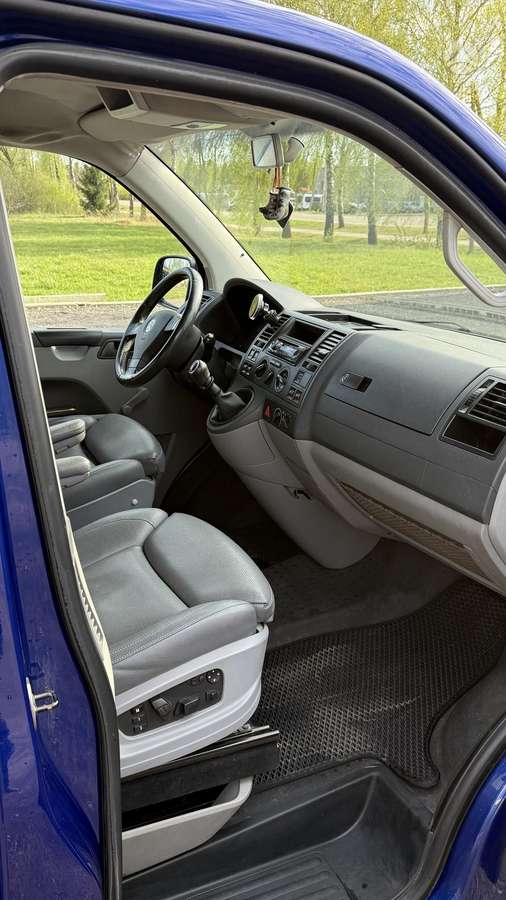 Volkswagen Transporter 2004 — photo 8