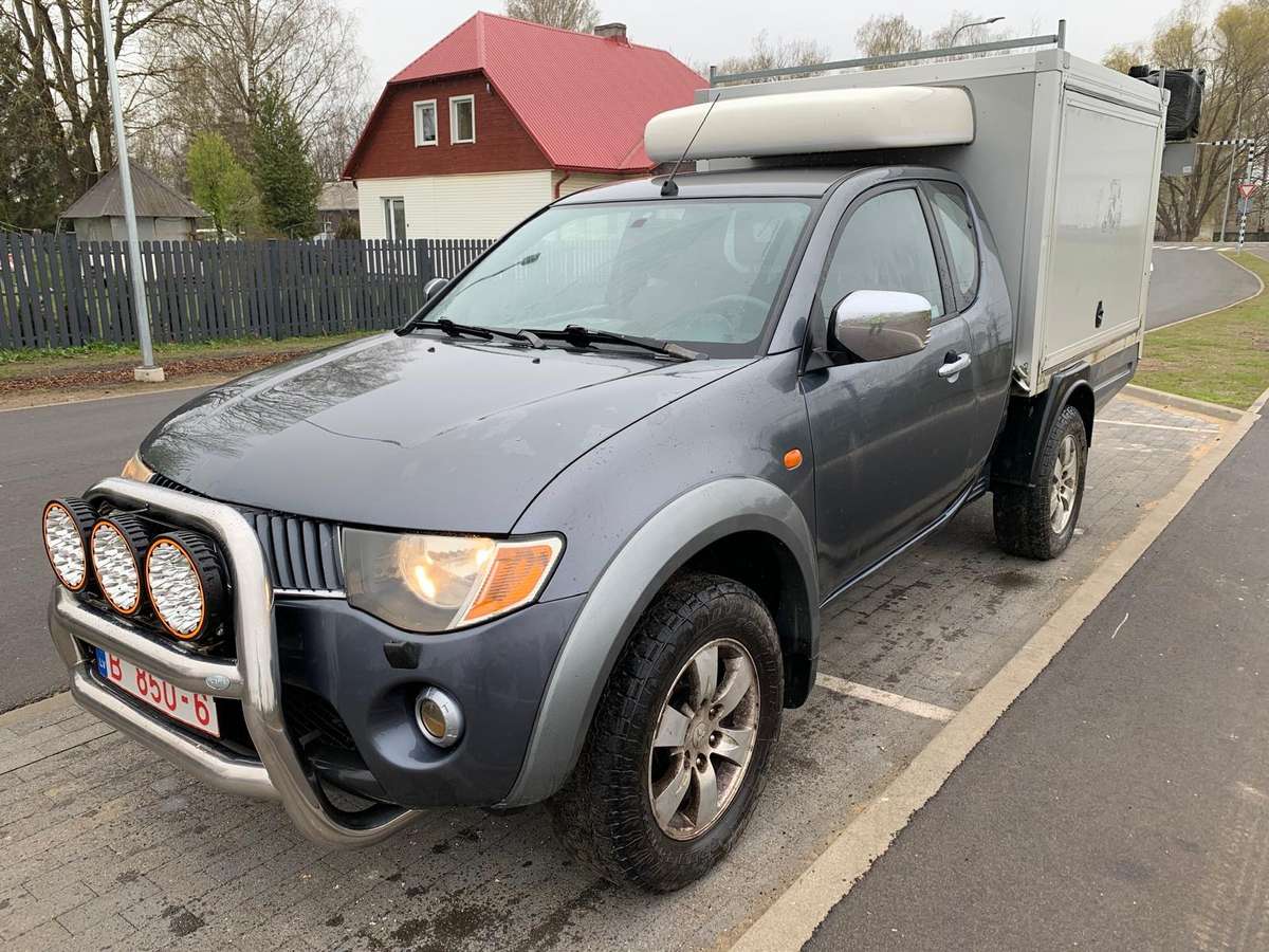 Mitsubishi L200 2007 — rear view