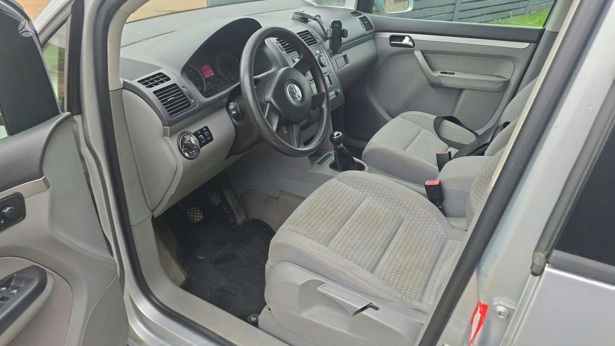 Volkswagen Touran 2004 — photo 5