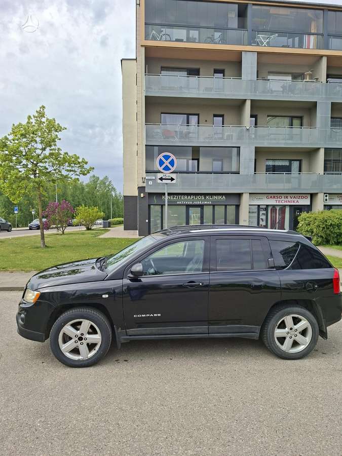 Jeep Compass 2012 — rear view
