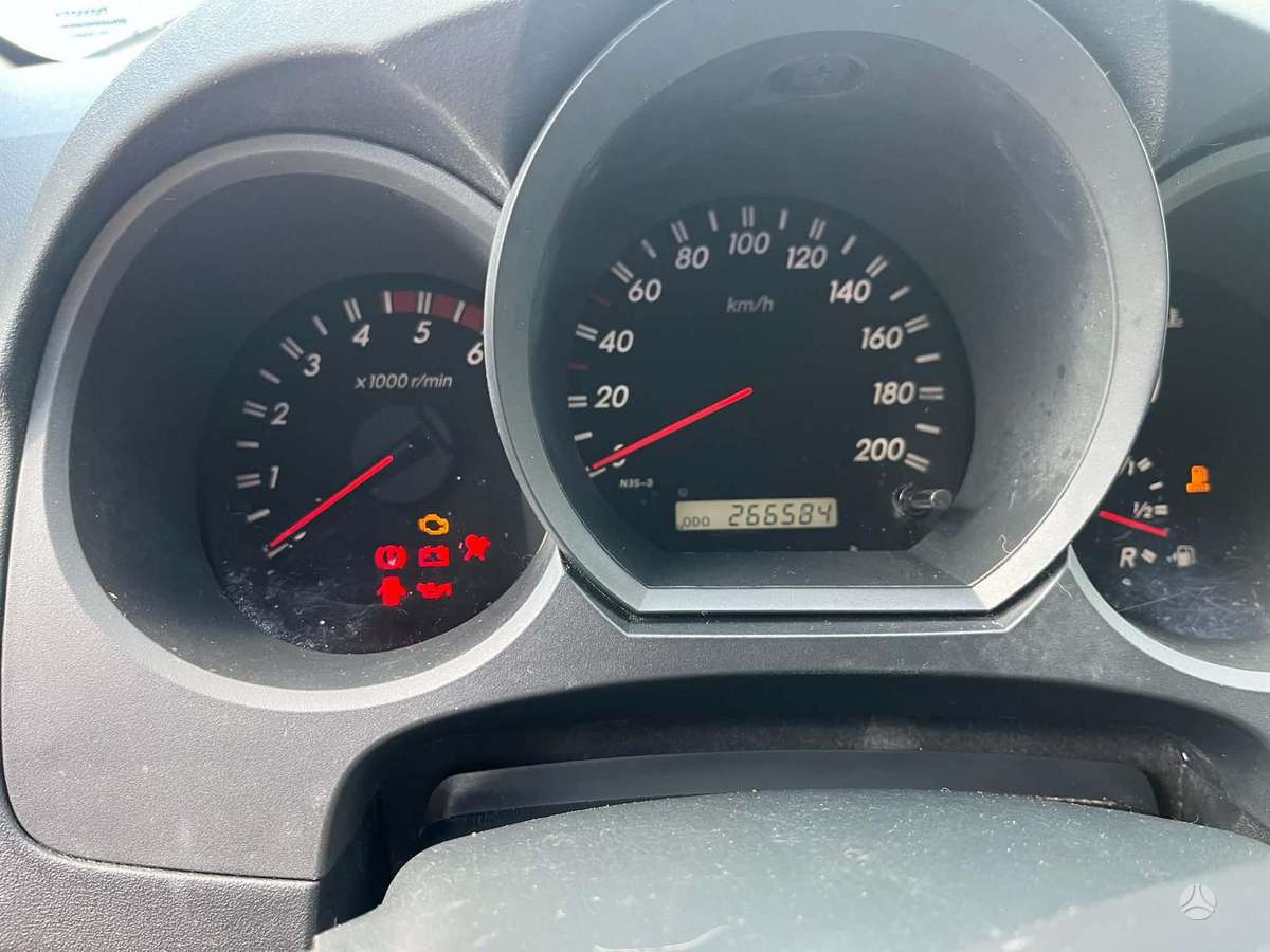 Toyota Hilux 2011 — photo 6