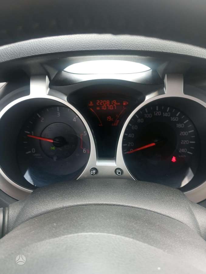 Nissan Juke 2015 — photo 16