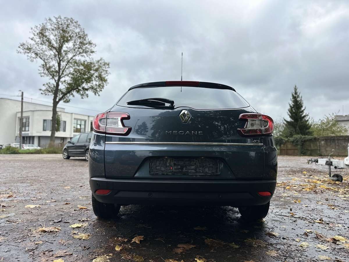 Renault Megane 2015 — photo 17