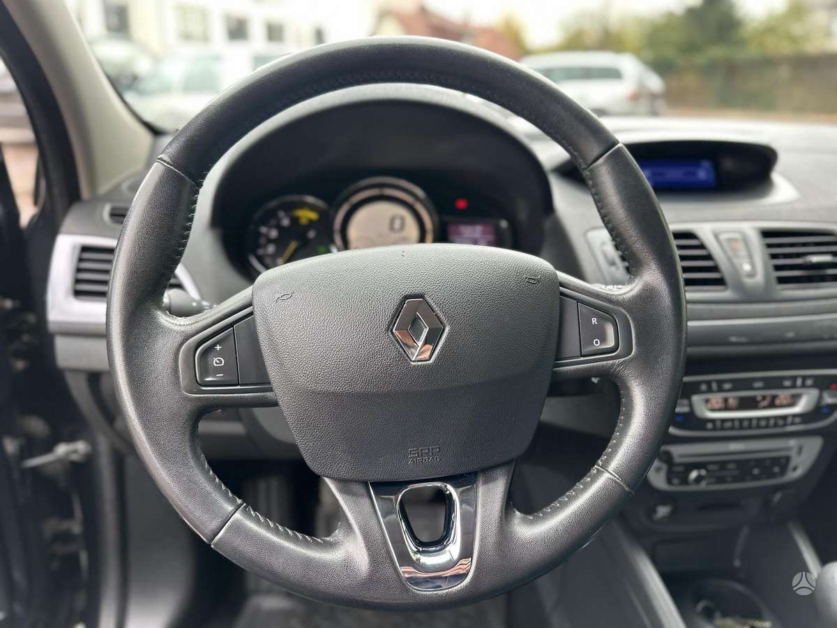 Renault Megane 2015 — photo 28
