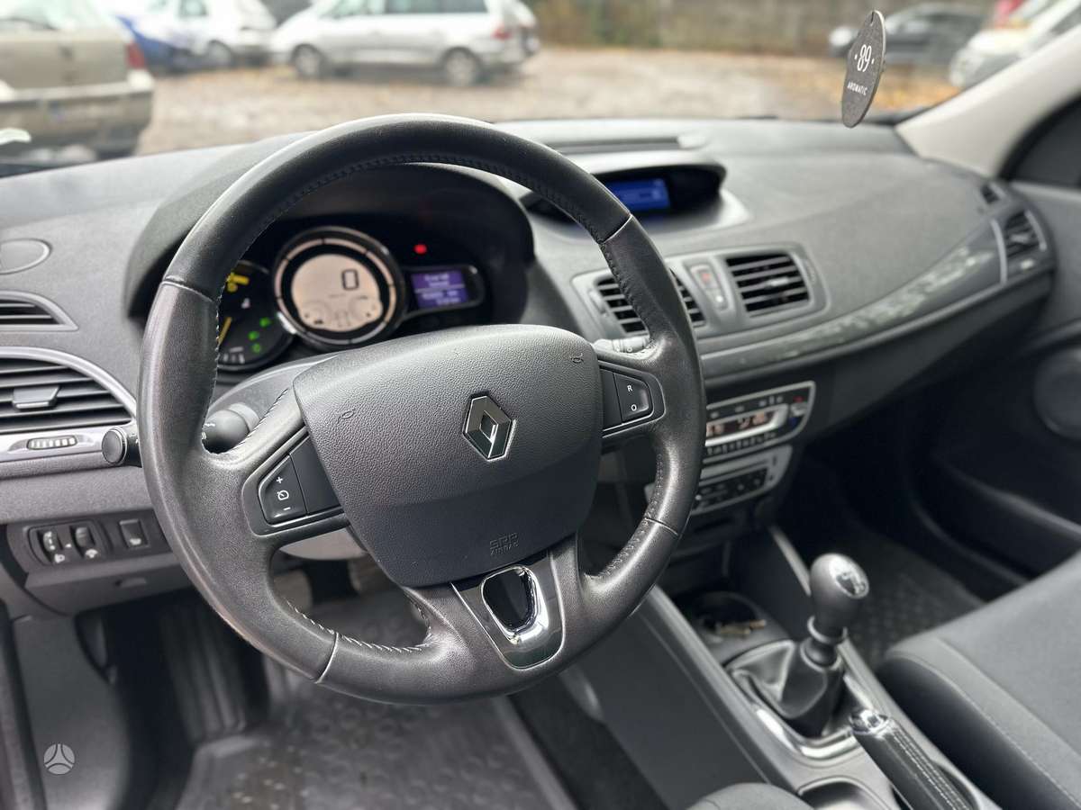 Renault Megane 2015 — photo 30