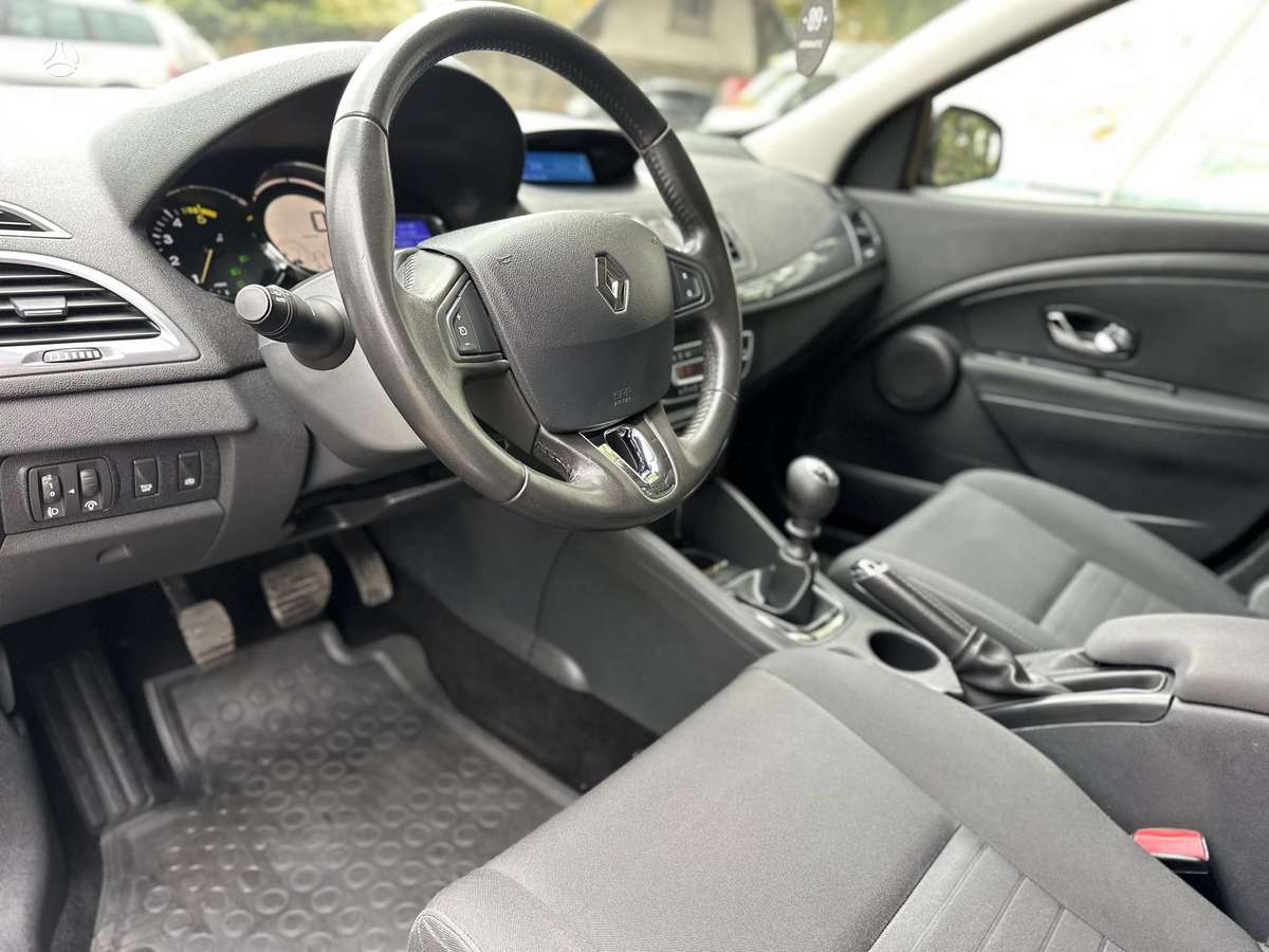 Renault Megane 2015 — photo 31