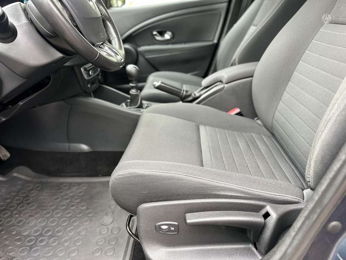 Renault Megane 2015 — photo 32