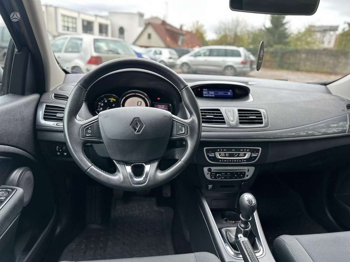 Renault Megane 2015 — photo 33