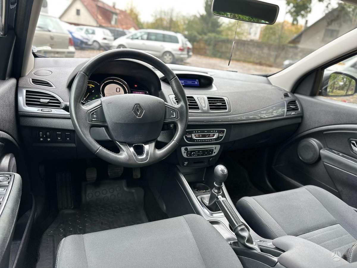 Renault Megane 2015 — photo 34