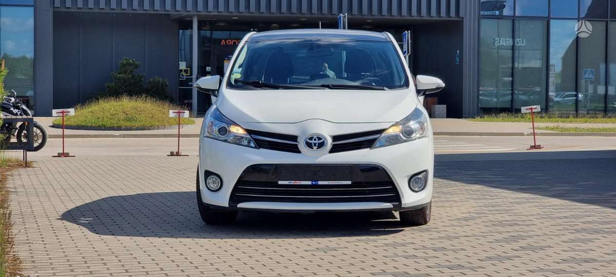 Toyota Verso 2014 — салон
