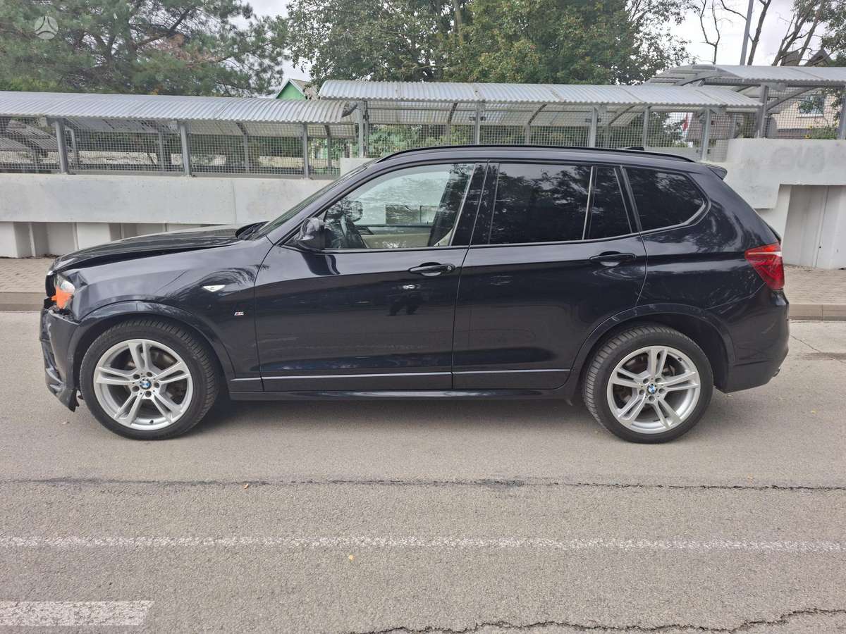BMW X3 2011 — салон
