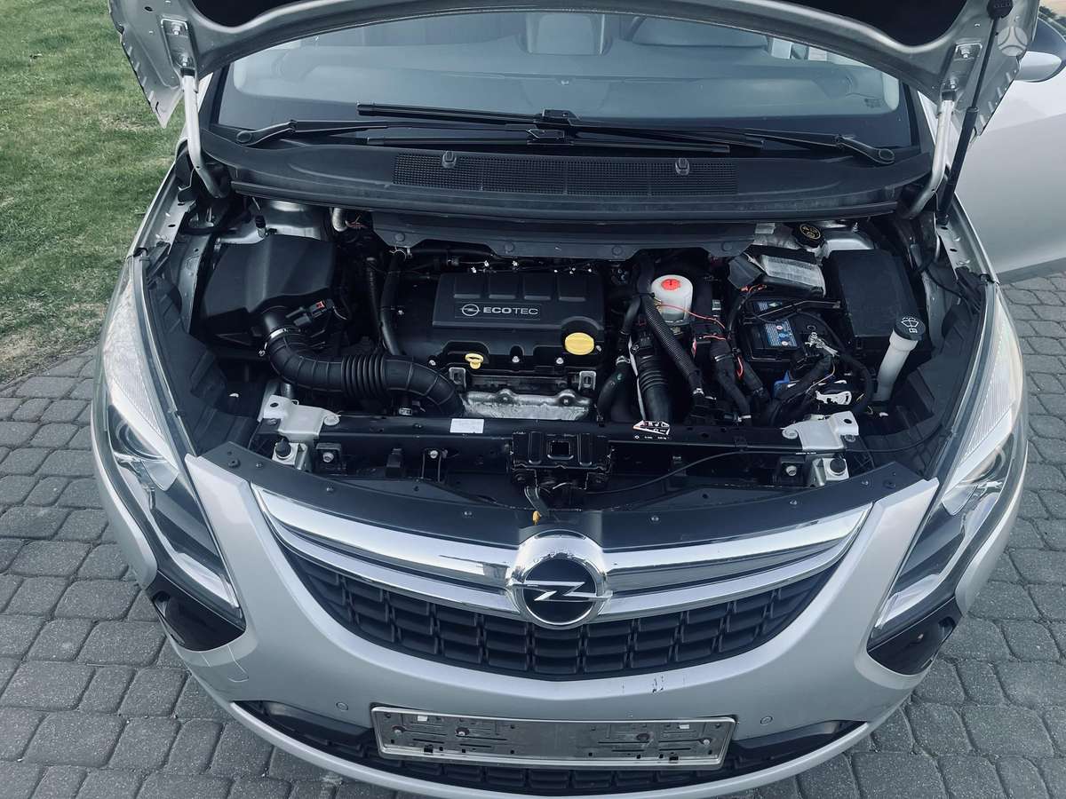 Opel Zafira 2015 — photo 12