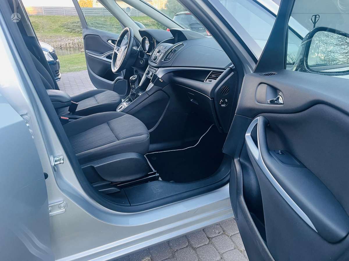 Opel Zafira 2015 — photo 5