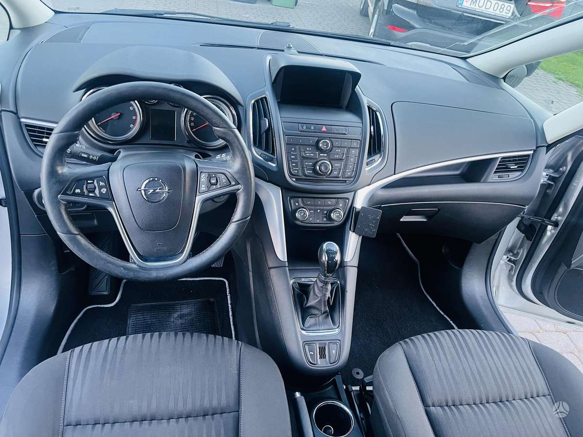 Opel Zafira 2015 — photo 8