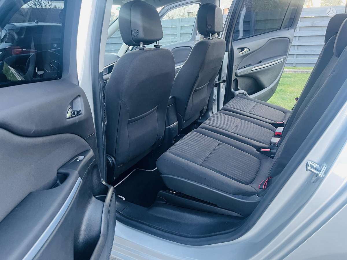 Opel Zafira 2015 — photo 9