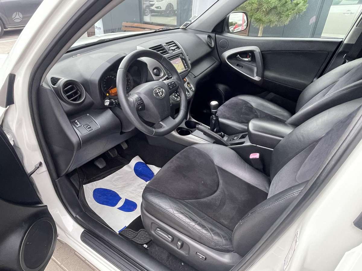 Toyota RAV4 2012 — photo 10