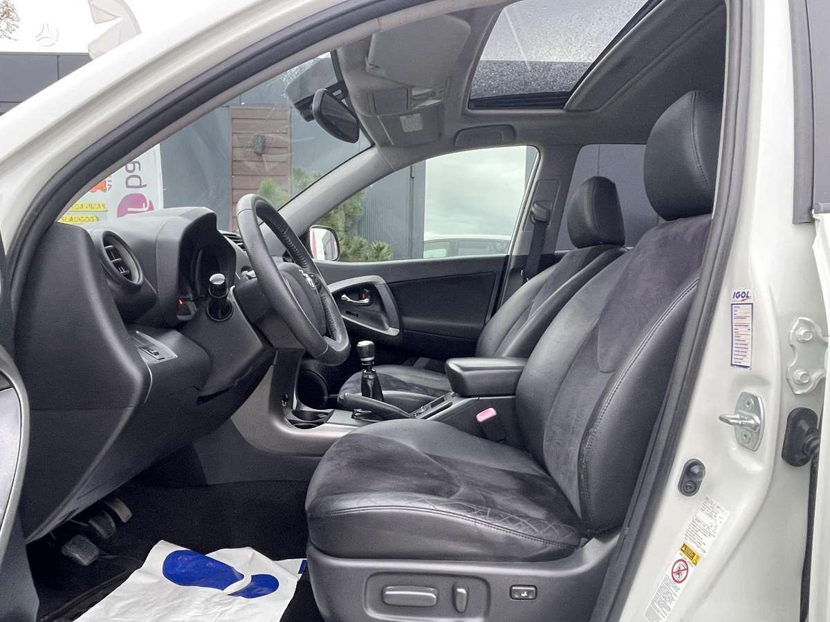 Toyota RAV4 2012 — photo 12