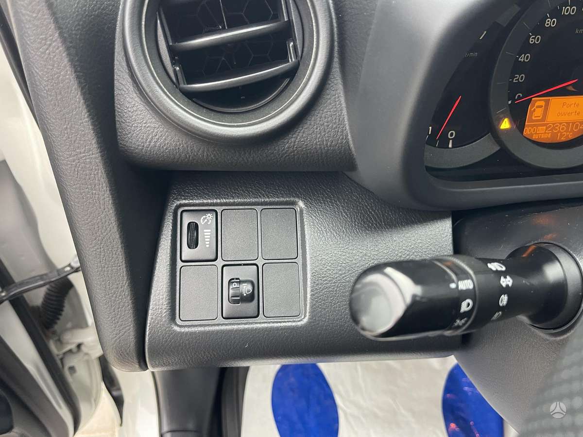 Toyota RAV4 2012 — photo 13