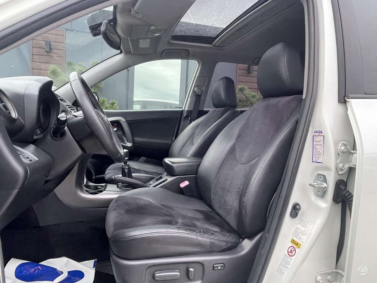 Toyota RAV4 2012 — photo 14