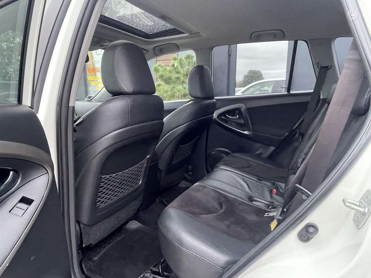 Toyota RAV4 2012 — photo 15