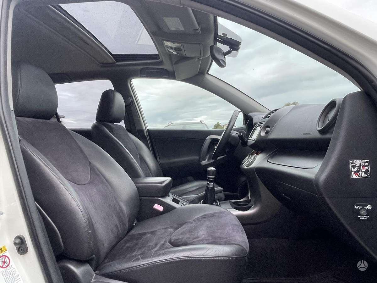 Toyota RAV4 2012 — photo 19