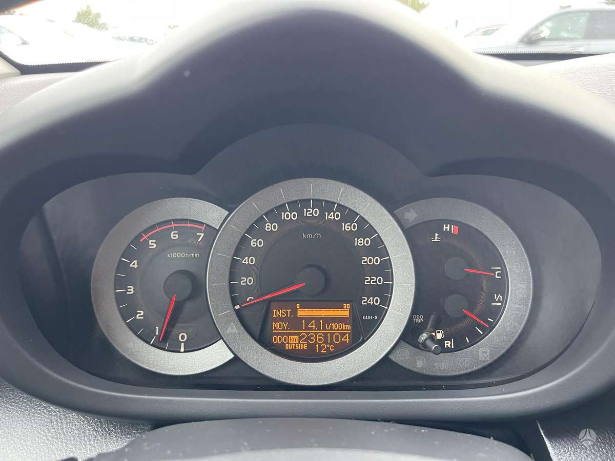 Toyota RAV4 2012 — photo 26