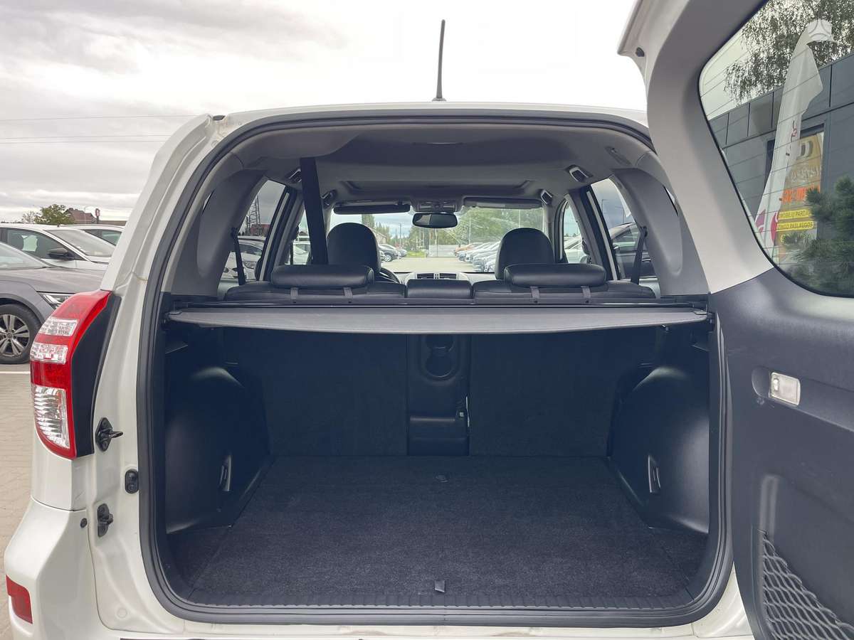Toyota RAV4 2012 — photo 9
