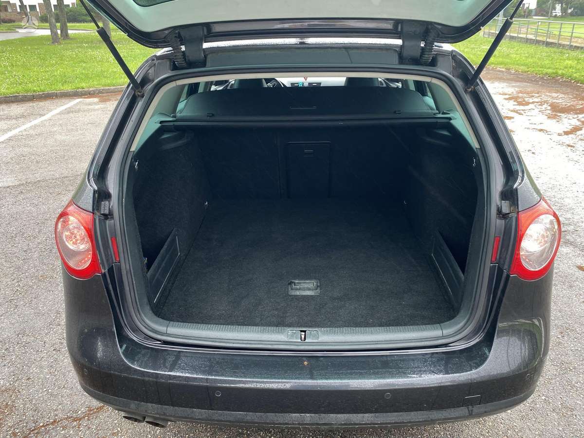 Volkswagen Passat 2009 — photo 14