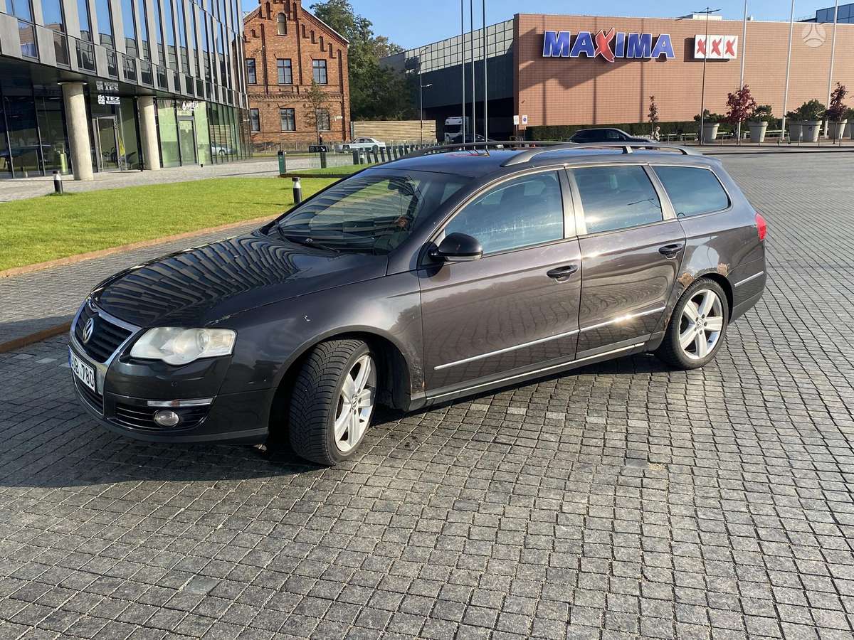 Volkswagen Passat 2009 — rear view