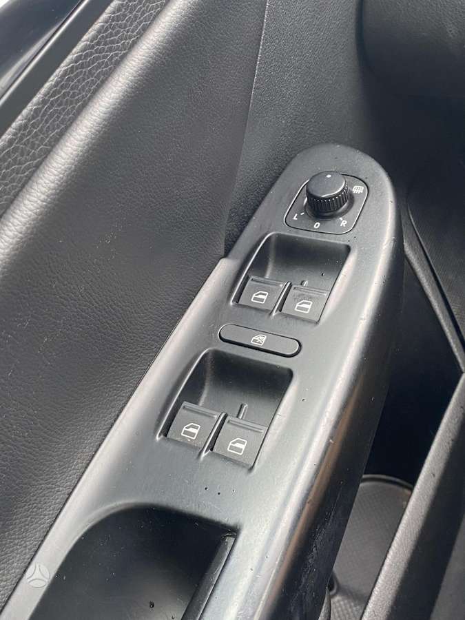 Volkswagen Passat 2009 — photo 21