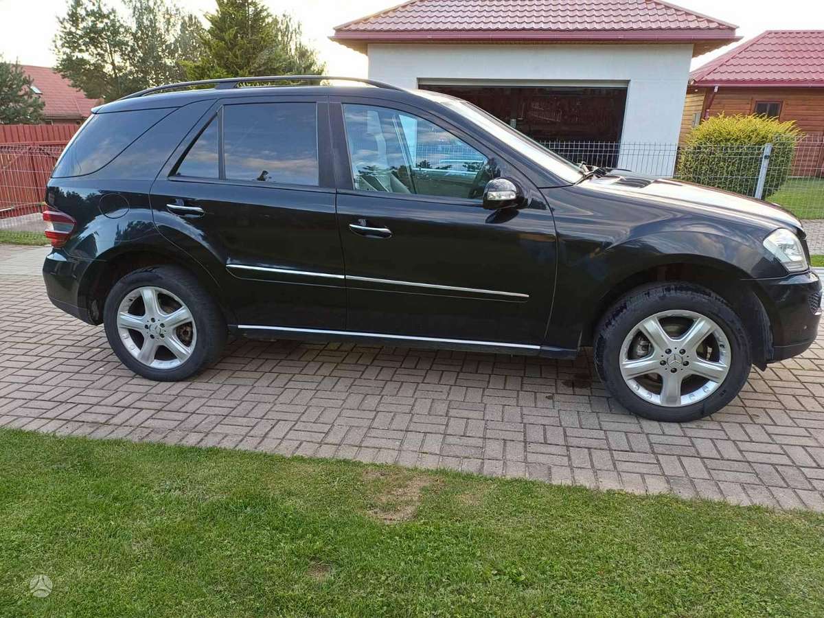 Mercedes-Benz ML280 2006 — interior