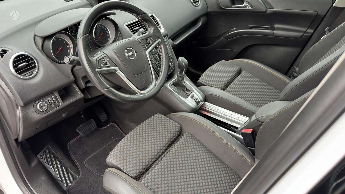 Opel Meriva 2015 — photo 10