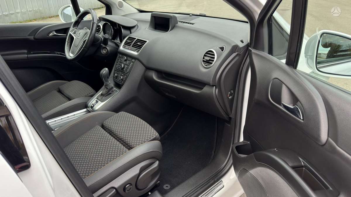 Opel Meriva 2015 — photo 12