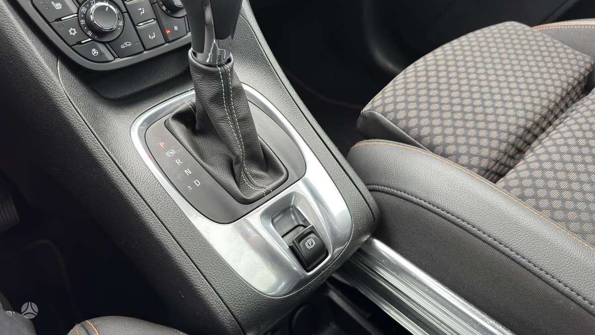 Opel Meriva 2015 — photo 19