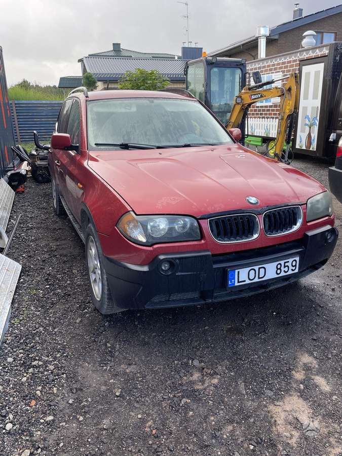BMW X3 2004 — rear view