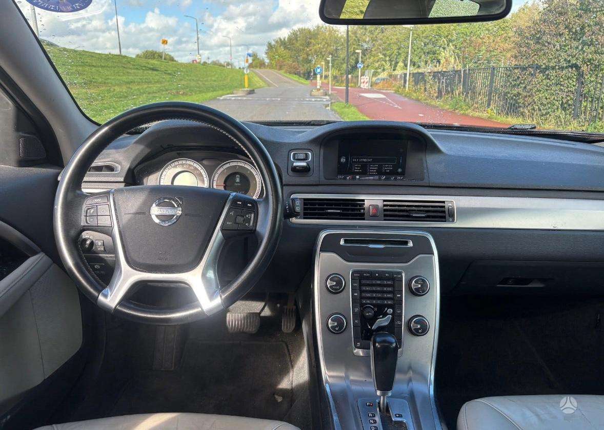 Volvo V70 2011 — photo 10