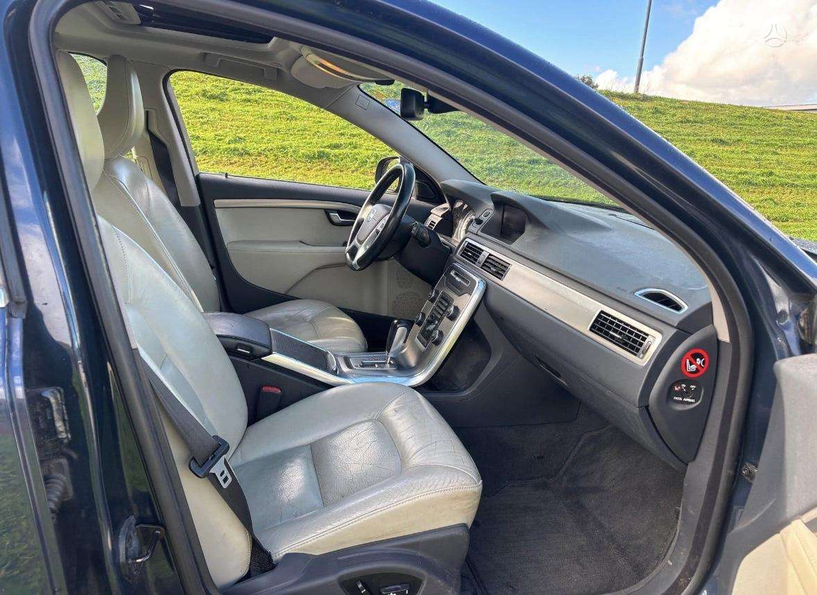 Volvo V70 2011 — photo 11