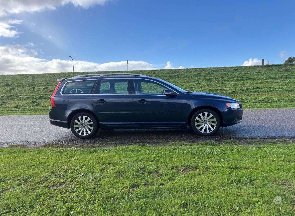 Volvo V70 2011 — photo 7