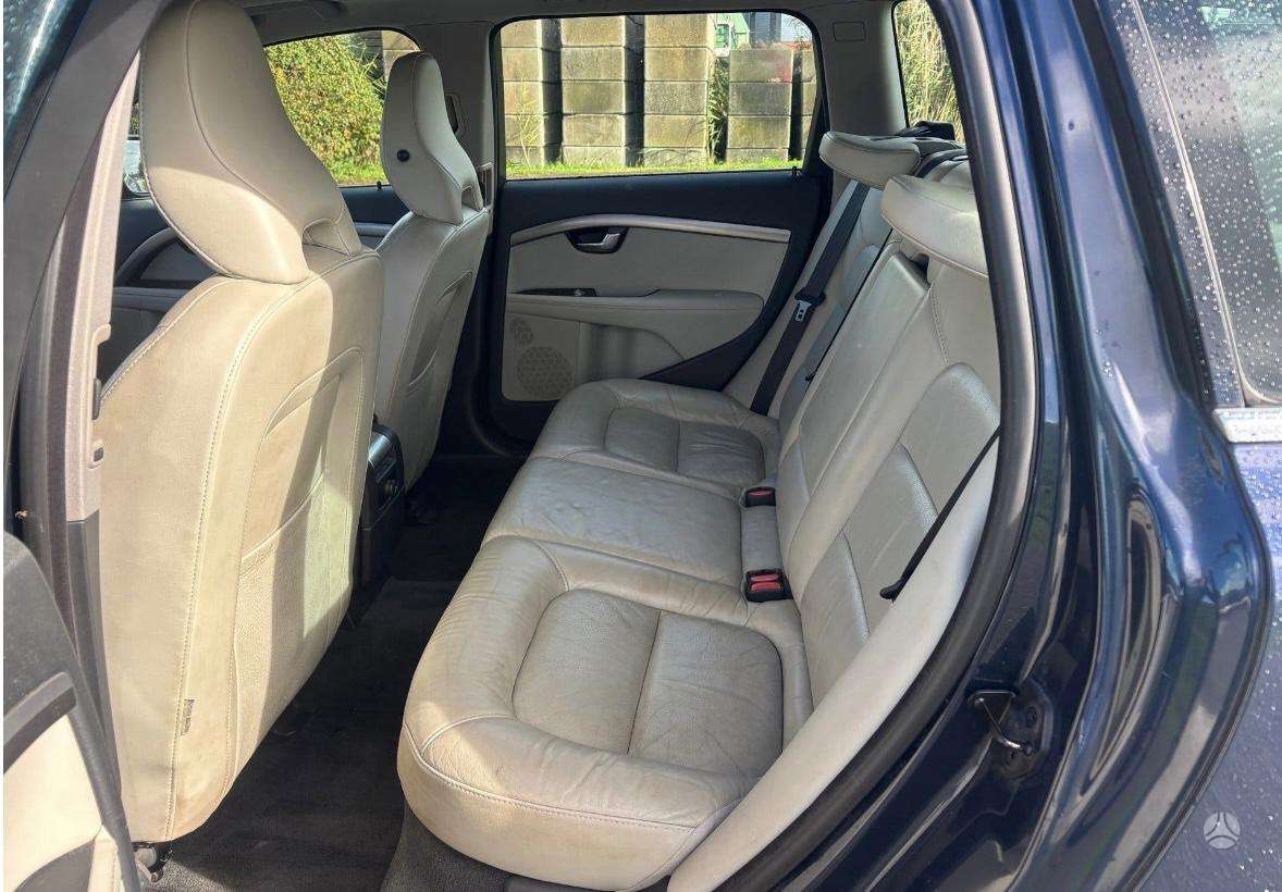 Volvo V70 2011 — photo 9