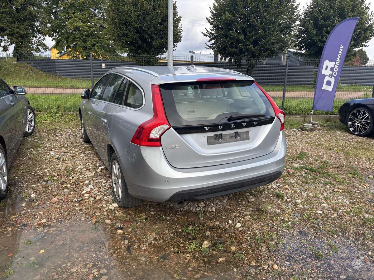Volvo V60 2012 — rear view